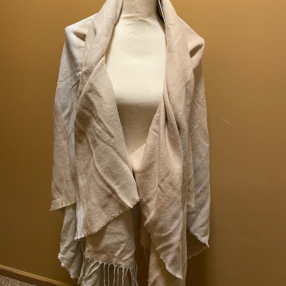 SOIA & KYO women’s blush pink and ivory blanket scarf shawl fringed acrylic NWT